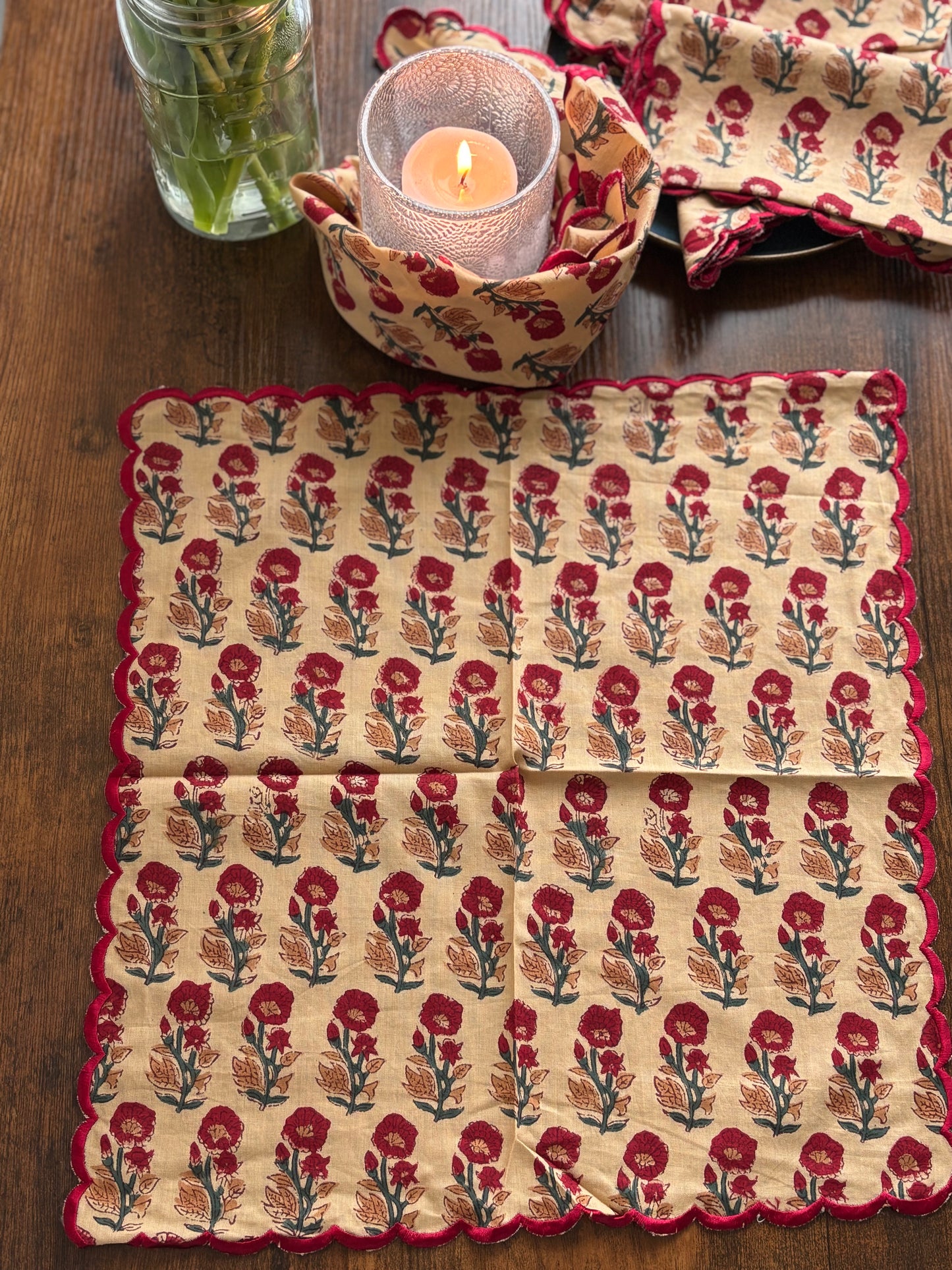 Scalloped-edged Napkins (Taupe & Red)