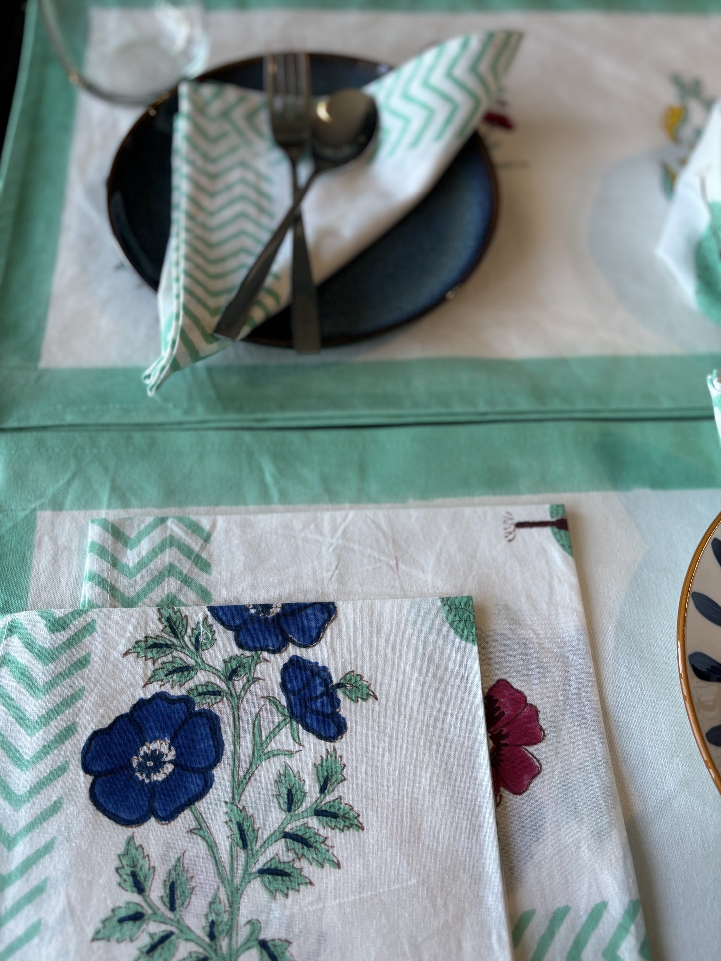 White & Green Block Printed Placemats Napkins Set