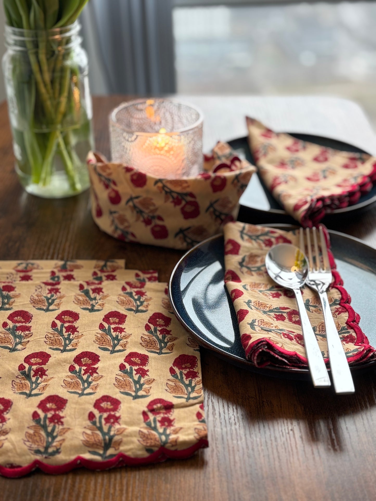 Scalloped-edged Napkins (Taupe & Red)