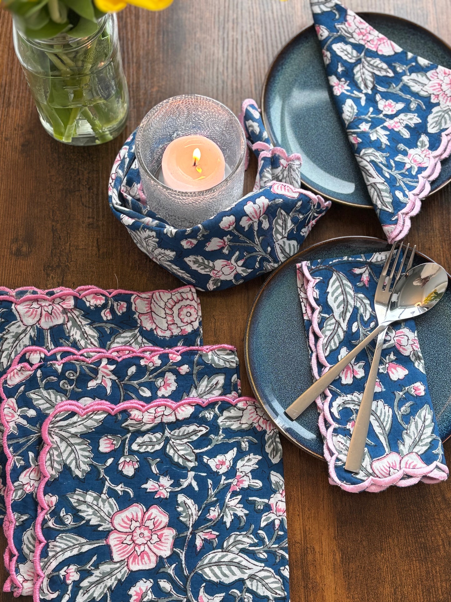 Scalloped-edged Napkins (Navy & Pink)