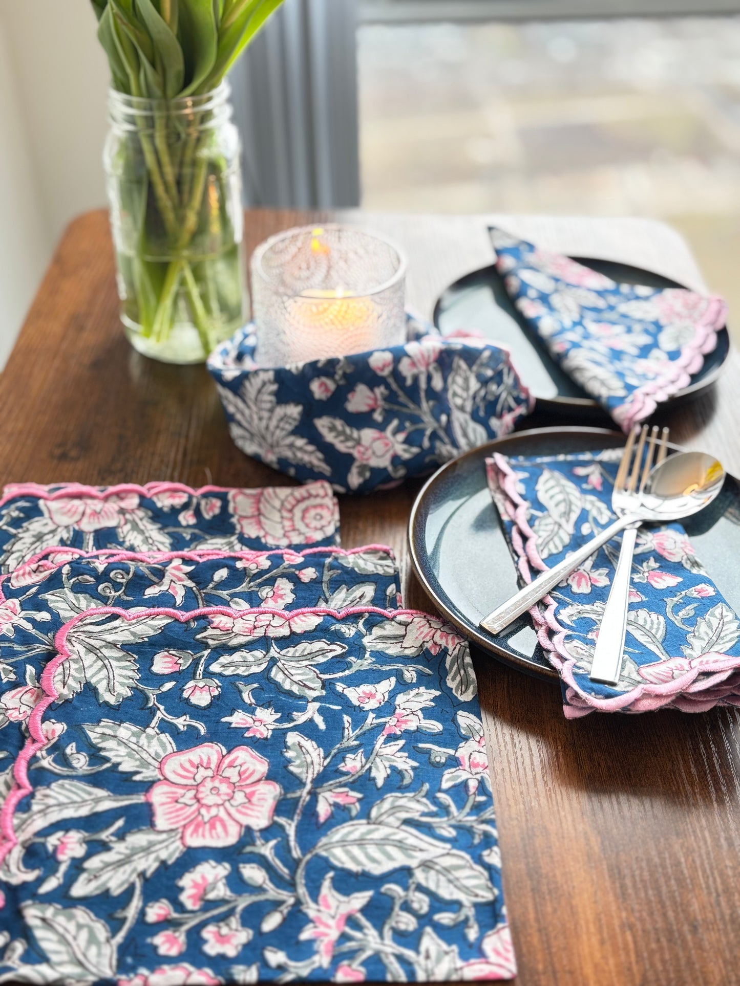 Scalloped-edged Napkins (Navy & Pink)